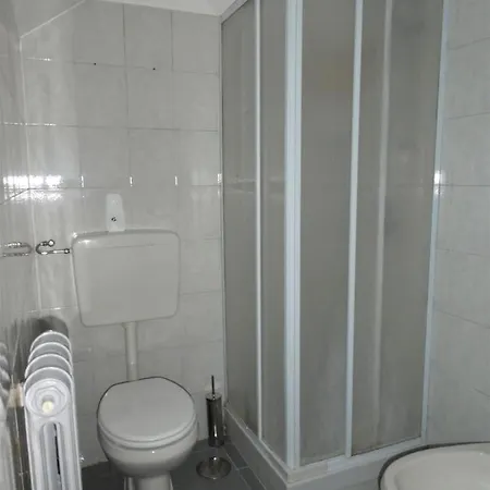 A 10 Minuti A Piedi Dal Museo Egizio E Dai Musei Reali, Su Due Livelli 