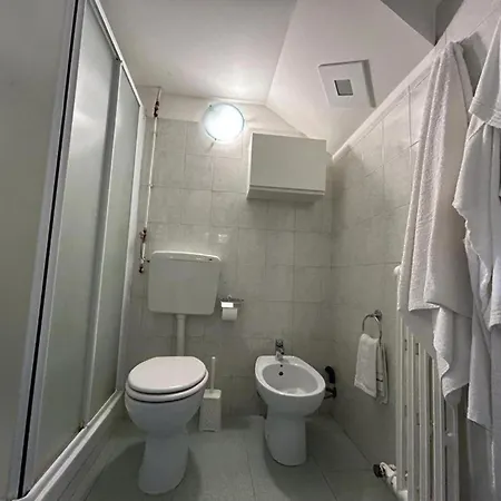 A 10 Minuti A Piedi Dal Museo Egizio E Dai Musei Reali, Su Due Livelli 