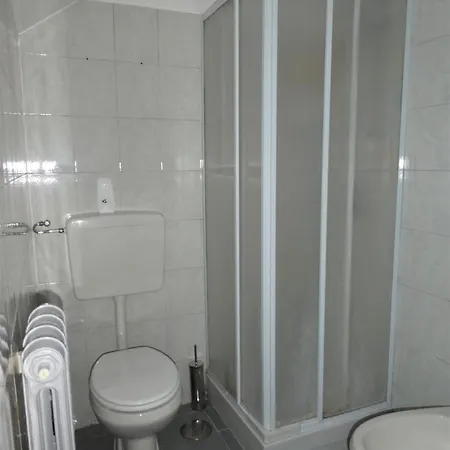 A 10 Minuti A Piedi Dal Museo Egizio E Dai Musei Reali, Su Due Livelli 