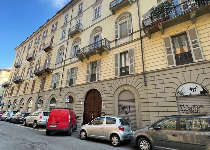 A 10 Minuti A Piedi Dal Museo Egizio E Dai Musei Reali, Su Due Livelli 